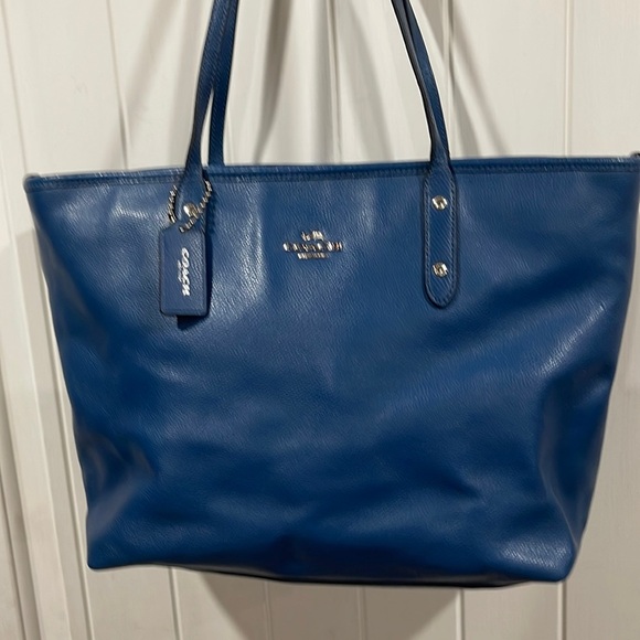 Beautiful medium Blue tote , beautiful. 🌸🌸 - Picture 1 of 4